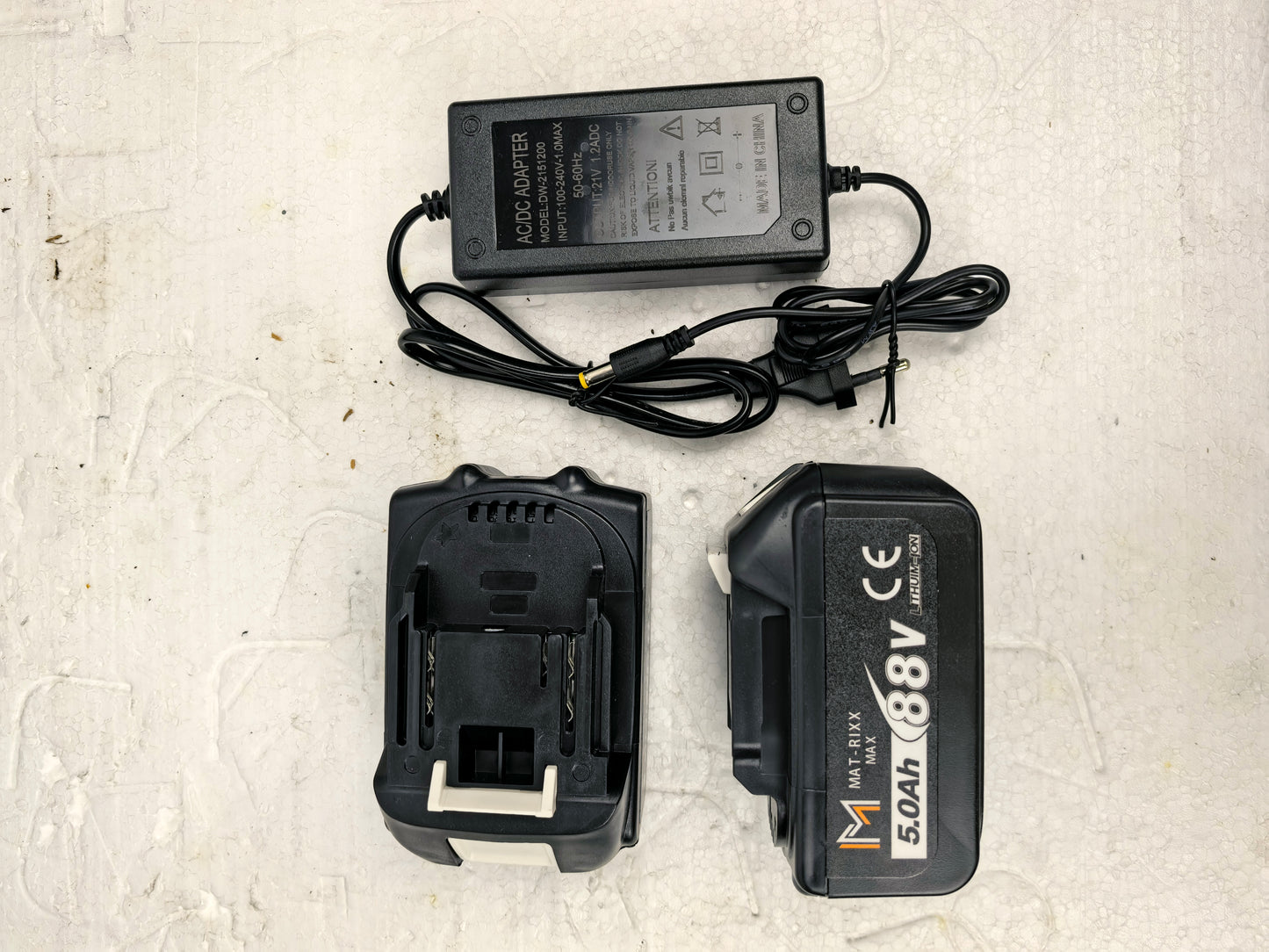 Set 2x Acumulatori Li-ion Universali 88V + Incarcator