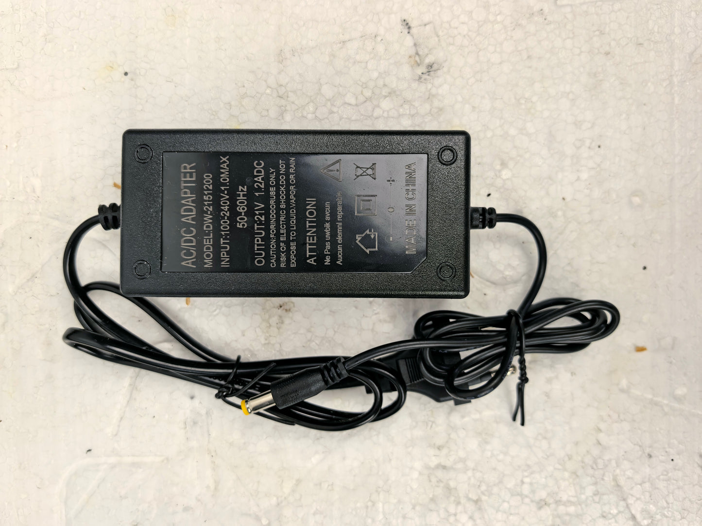 Set 2x Acumulatori Li-ion Universali 88V + Incarcator